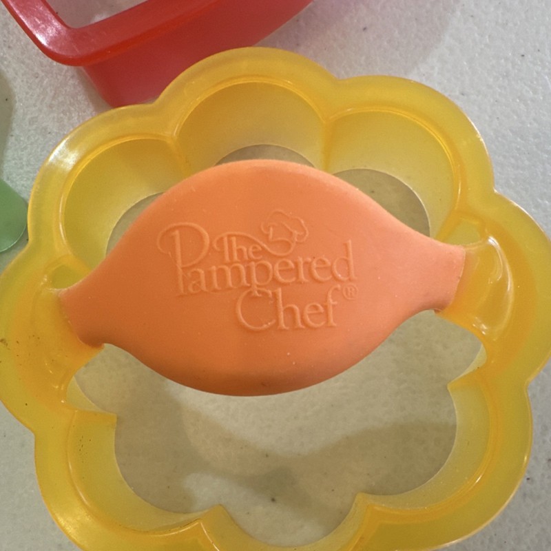 Pampered Chef Easy Grip Plastic Cookie Cutters Set of 3 Heart Star Flower gallery