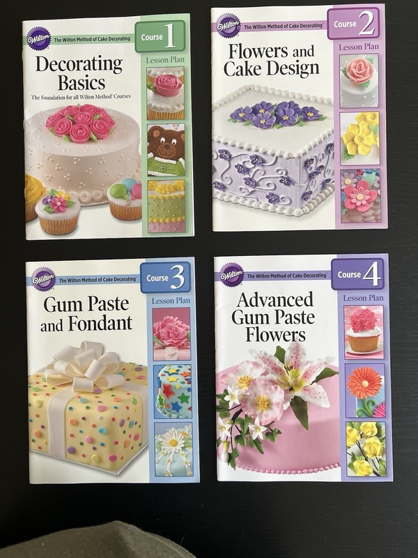 Wilton Cake Decorating Bundle gallery
