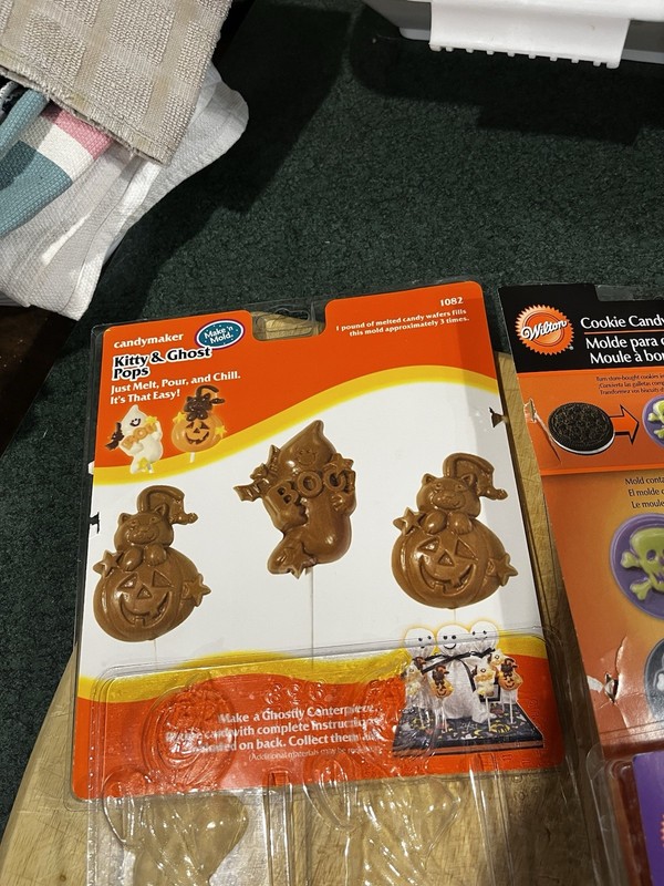 Lot of 6 Chocolate Candy Molds Halloween gallery