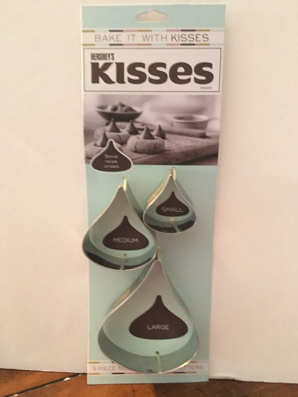 Hershey’s Kiss Cookie Cutter Set – New On Card
