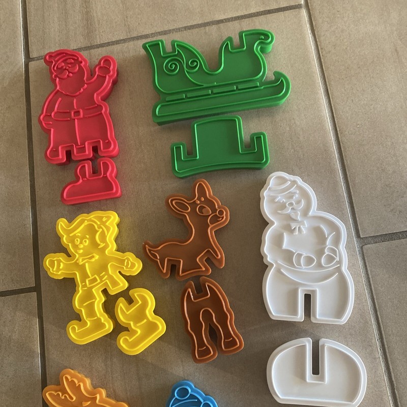 NEW- Set Of 16 Rudolph The Red Nosed Reindeer Stand Up 3-D Cookie Cutters gallery