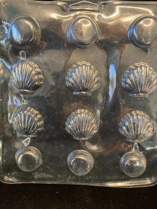 53+ plastic chocolate candy molds for all occasions. gallery