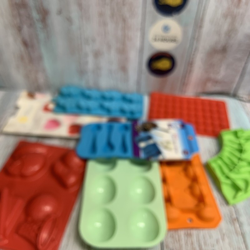 8 Candy Molds.gummy Bears ,worms,hearts,pumpkins,eggs,ball,spoon,penguin.