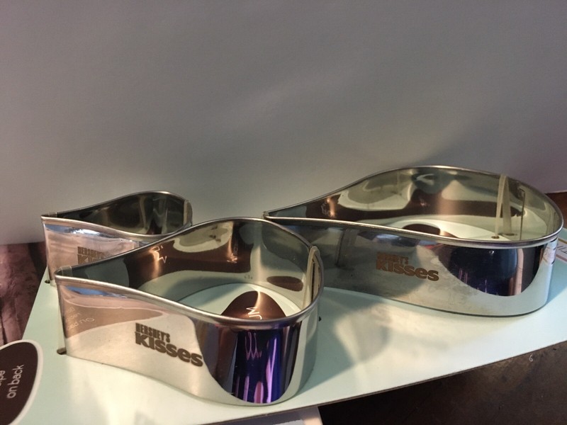 Hershey’s Kiss Cookie Cutter Set - New On Card gallery