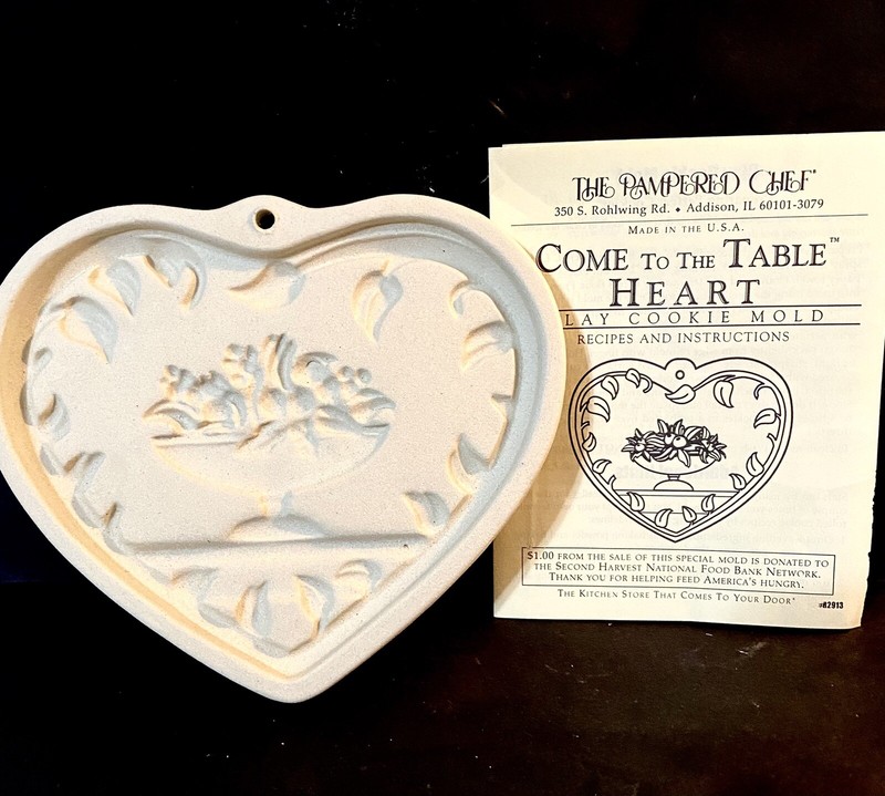 Pampered Chef Come to the Table Heart Clay Cookie Mold w/ Recipes & Instructions