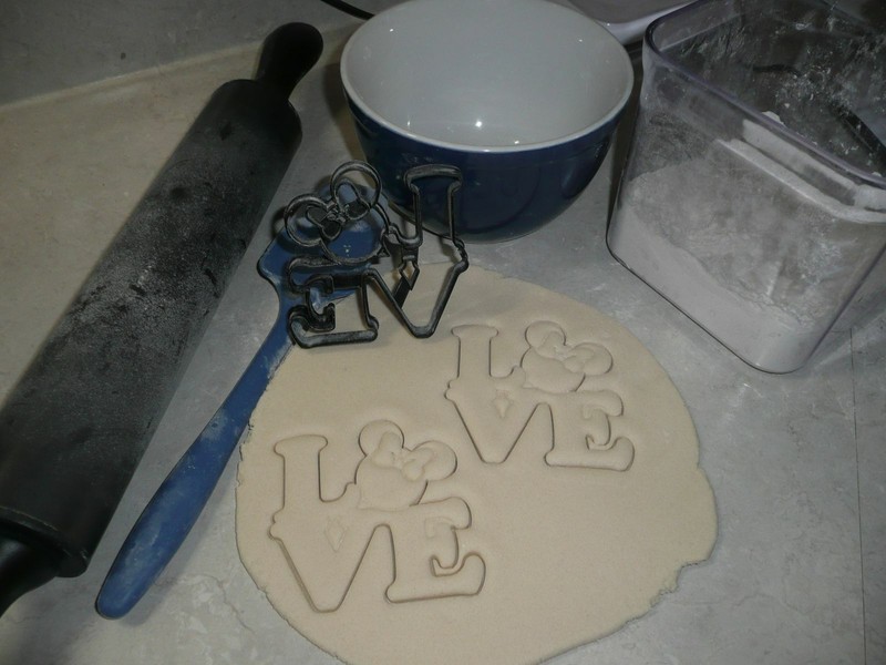 MINNIE MOUSE HEAD LOVE WORD LETTERS VALENTINE WEDDING COOKIE CUTTER USA PR3327 gallery