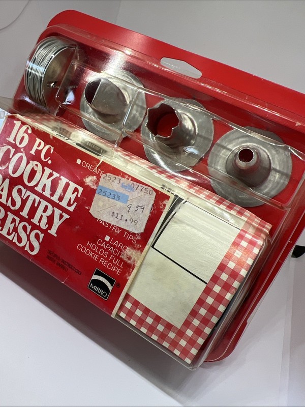VTG 16 Piece MIRRO Metal Cookie Cooky Pastry Press Set M-0358-22 Manual/Recipes gallery