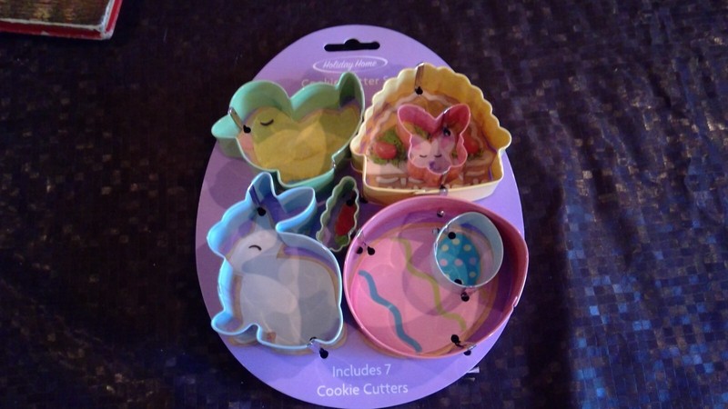 7 pc metal Spring cookie cutter set