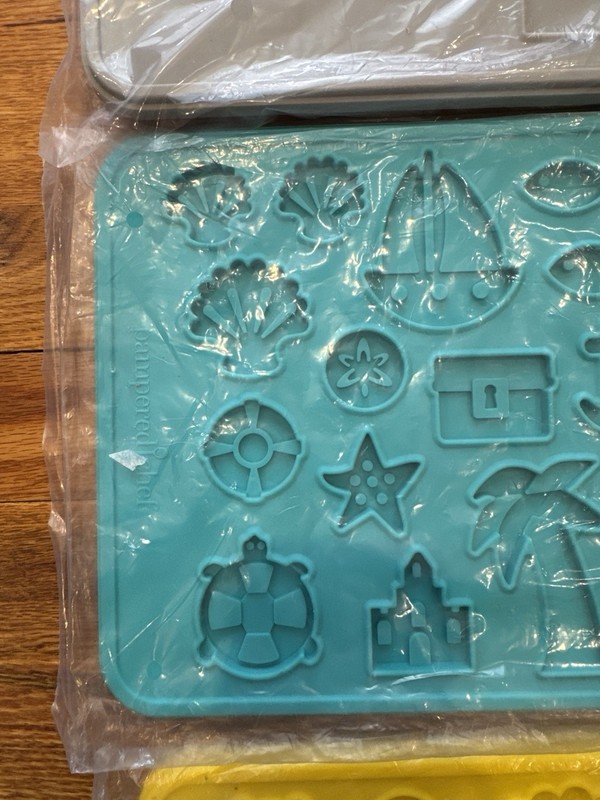 Pampered Chef Silicon Molds Gingerbread House Spring And Summer NEW Set Of 3 gallery