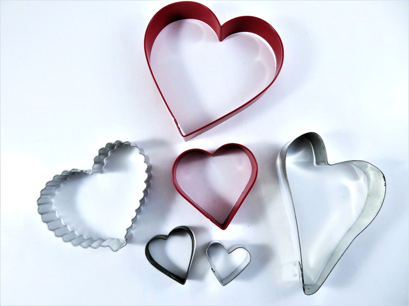 Metal Cookie Cutters Hearts Mixed Lot Of 6 Valentines Day Theme Large Med Small