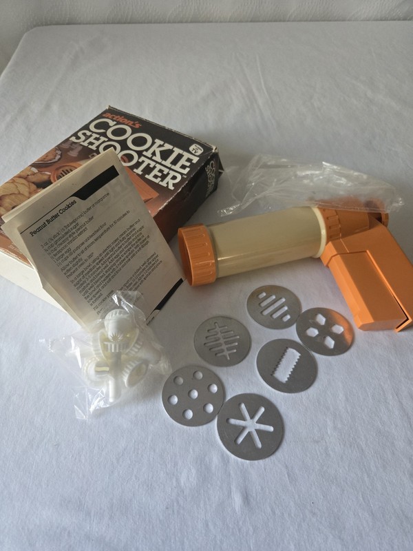 Vtg 1984 Actions Cookie Shooter As Seen on TV Cake Decorator Complete Unused gallery