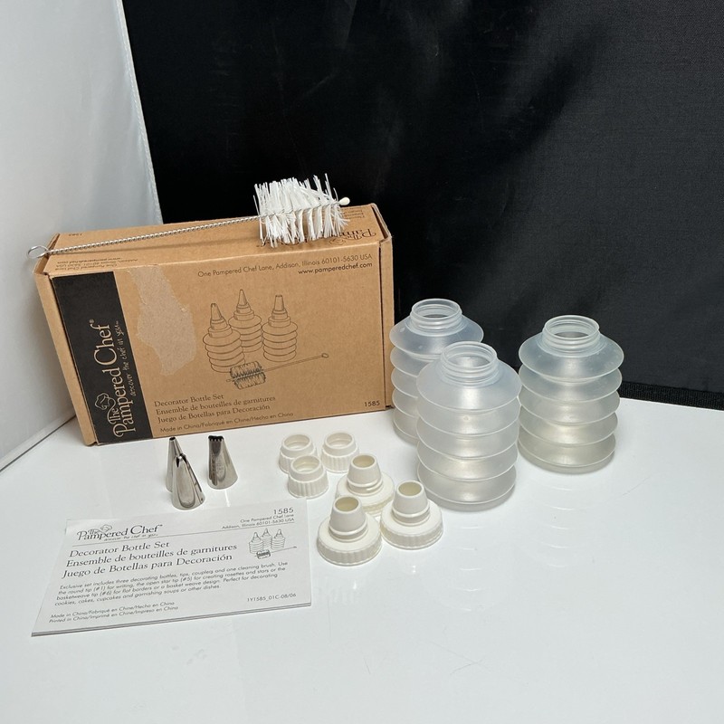 Pampered Chef Decorator Bottle Set #1585 Cake & Cookie Decorating Tips and Brush