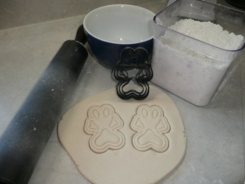 PAW PRINT PET ANIMAL DETAILED COOKIE CUTTER MADE IN USA PR4772 gallery