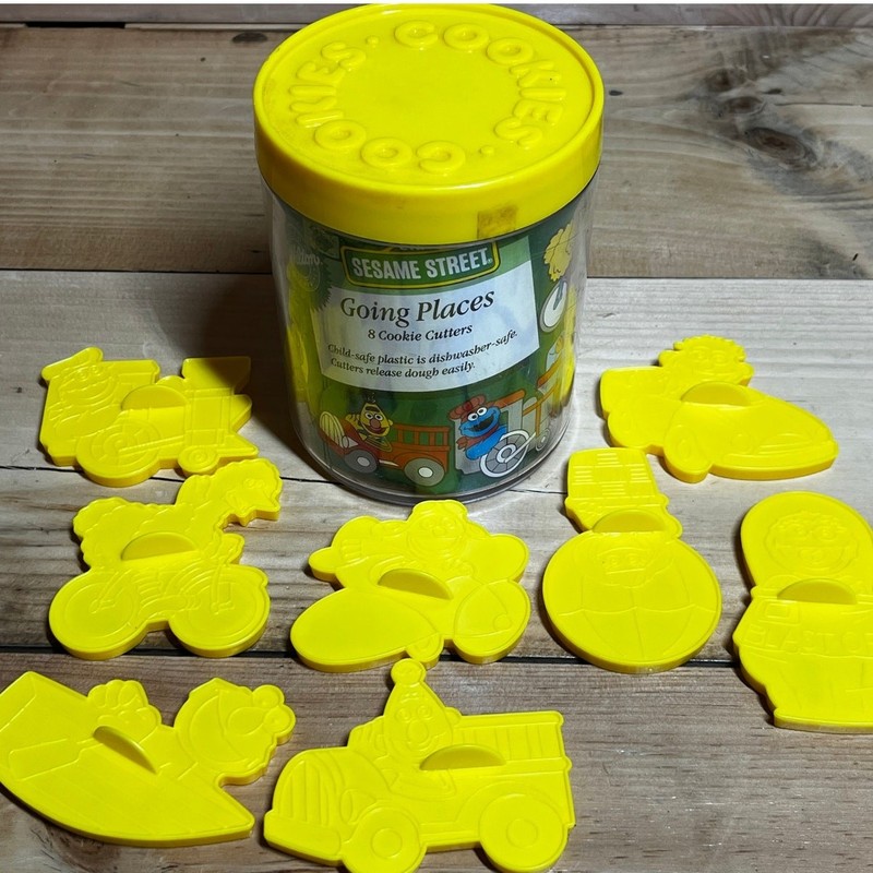 Vintage 1990 Wilton Sesame Street Going Places 8 Plastic Cookie Cutters
