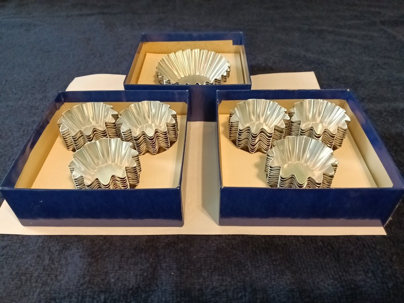 1954 Old Swedish Ebba's Forms & Recipes 60 Small & 5 Large Aluminium Form Tins gallery