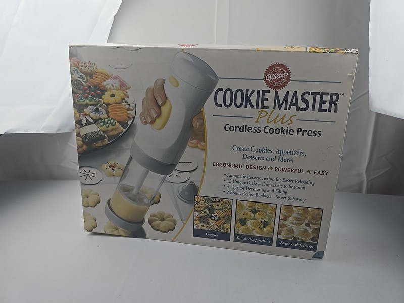 Wilton Cordless Cookie Master Plus Spritz Press Pastries Desserts New