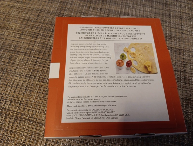 Williams-Sonoma 4 Piece Autumn Piecrust Cutters Apple-Pumpkin-Acorn-Wheat NEW gallery