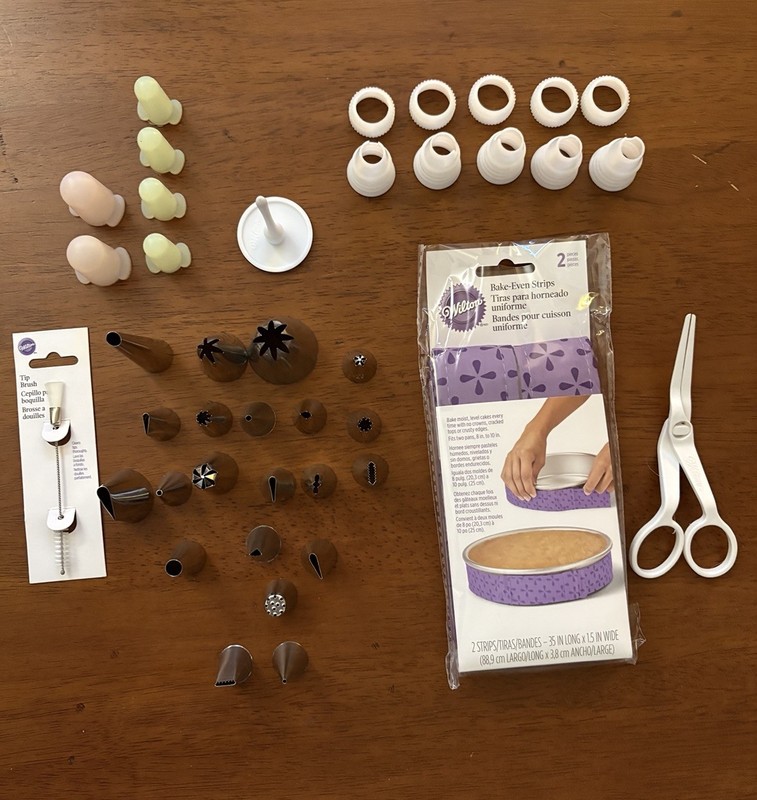 LOT Wilton 21 tips for Cake Decorating Icing + bake even strips, scissors, brush gallery