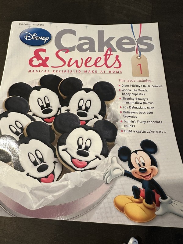 Disney Eaglemoss Cakes & Sweets Book And Mickey Mouse Cookie Cutter Stencil Pick gallery