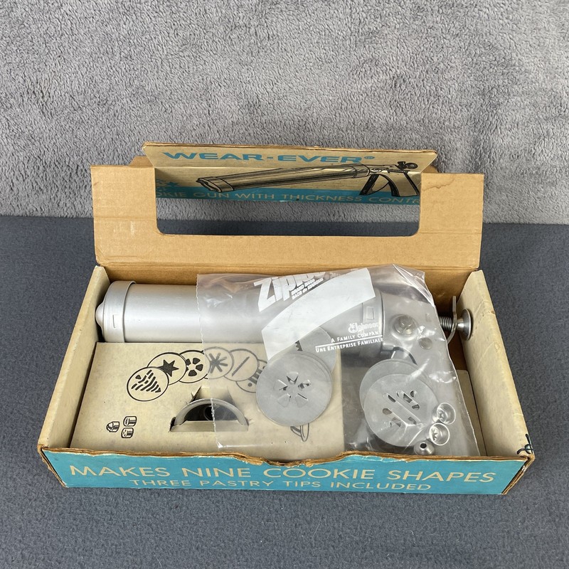 Vintage WearEver Cookie Gun Press Set Aluminum Silver 9 Discs 3 Tips With Box gallery