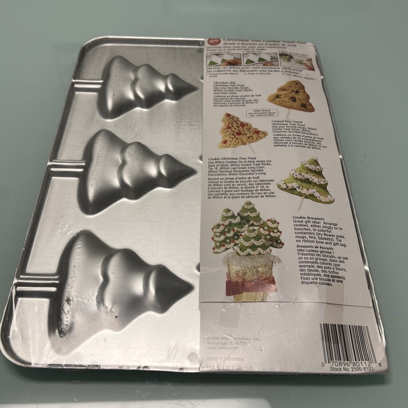 NEW WILTON CHRISTMAS TREE COOKIE TREAT PAN, 6 CAVITY, 2105-8101 gallery