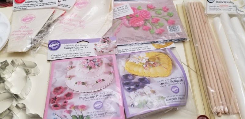 VTG Huge Wilton Cake Decorating Lot Birthday Wedding Over 100 Tips gallery