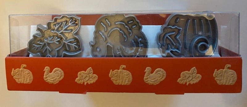 Williams Sonoma Heirloom Autumn Pie Crust Cutters Turkey Pumpkin Leaf Wood Metal gallery