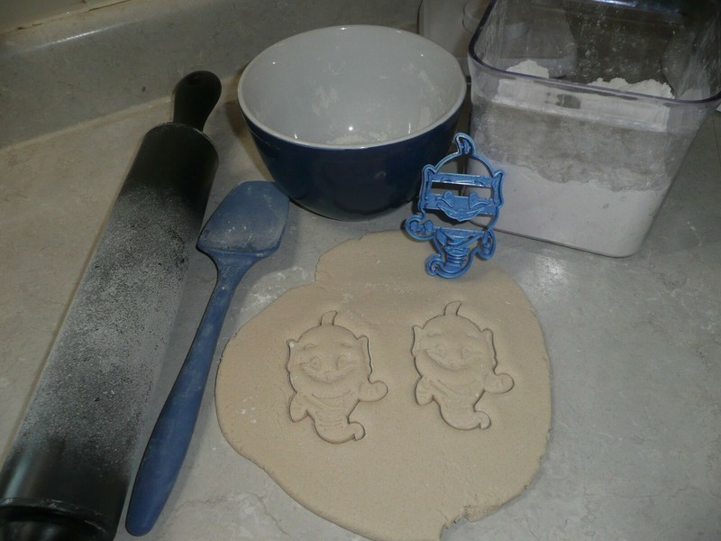 GENIE FROM MAGIC LAMP KIDS CARTOON MOVIE COOKIE COOKIE CUTTER USA PR3488 gallery