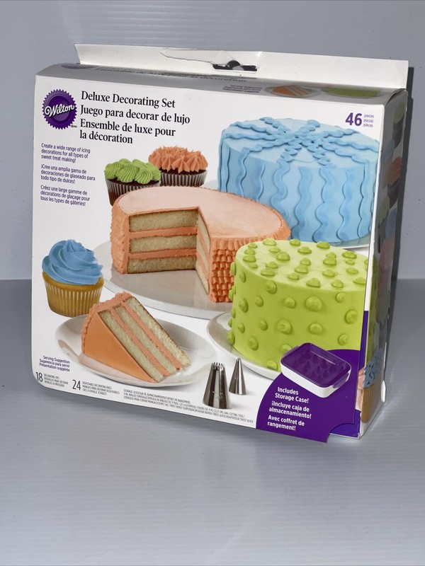 Wilton Deluxe Decorating Set (46 Pieces) New In Box