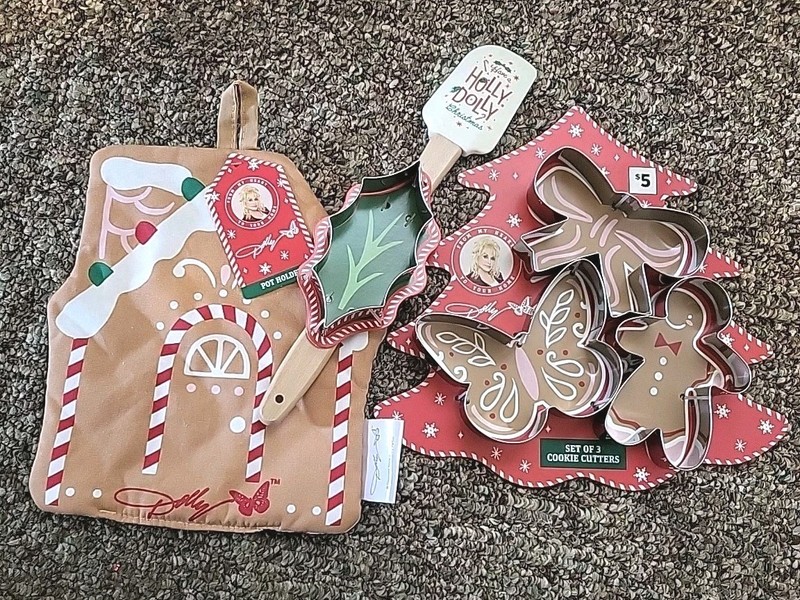 Dolly Parton 6pc Christmas Kitchen Cookie Baking Set ~ Cutters Potholder Spatula