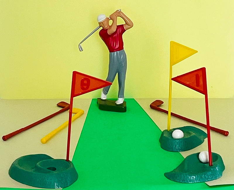 VIN. HEARTLAND GOLFER CAKE TOPPER – GOLFER WITH ACCESSORIES – PLASTIC – 4 1/4″