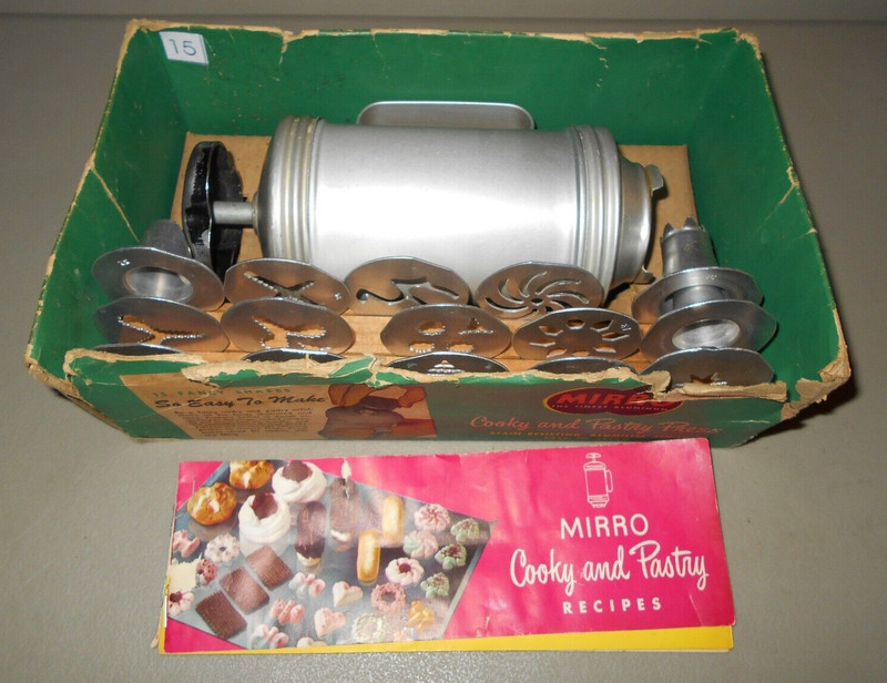 Mirro Cookie Pastry Press 12 Discs Wood Stand 3 Frosting Tips Recipe Guide VTG