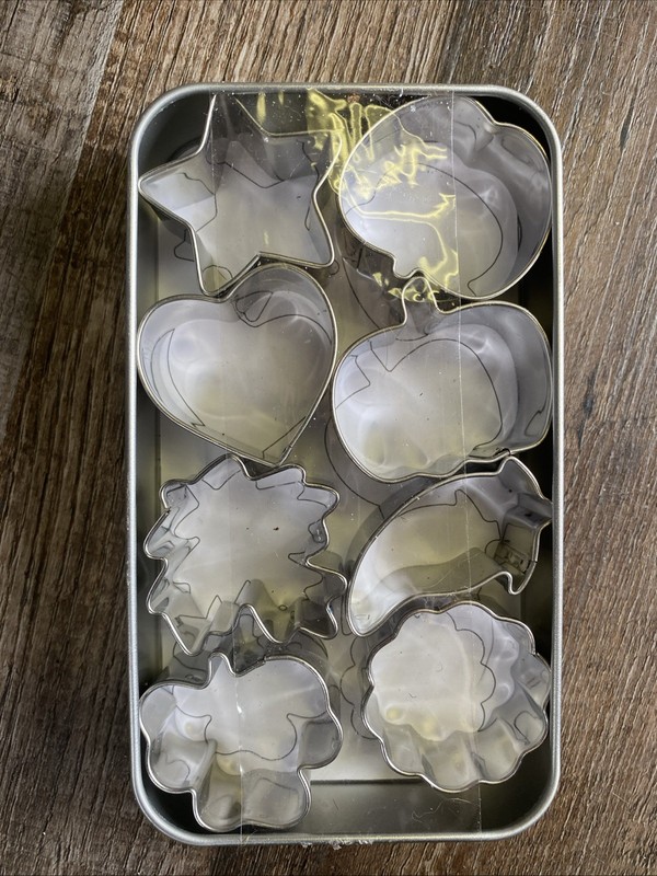 368 PAMPERED CHEF Small Cookie Cutter Set 1095 Pumpkins Leaves Heart Star Fall