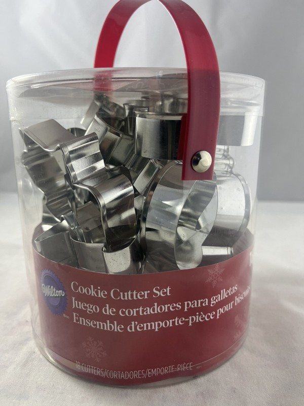 New Wilton Holiday 18-Pc Christmas Cookie Cutter Set Metal Angel Star Tree
