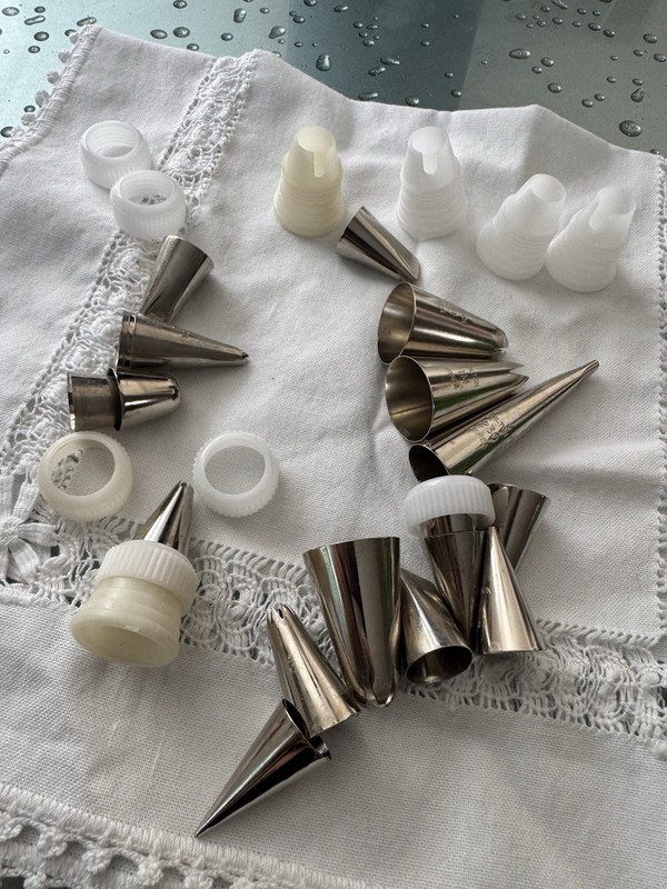 Wilton Icing Nozzle Tips Set Metal/Plastic, Couplers, 1M 2D 4B 104 125Korea