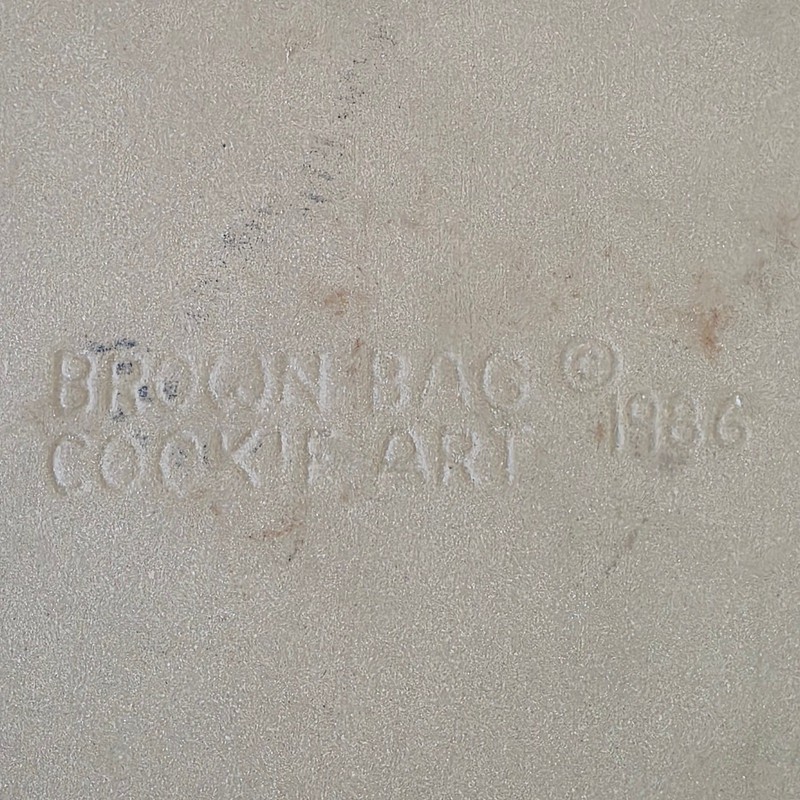 Brown Bag Cookie Art Heart Mold 1986 Vintage Baking Kitchenware gallery