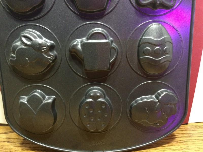 Wilton Non-Stick Cook Spring Theme 12 Cookies Pan : Animals 7 Flowers gallery