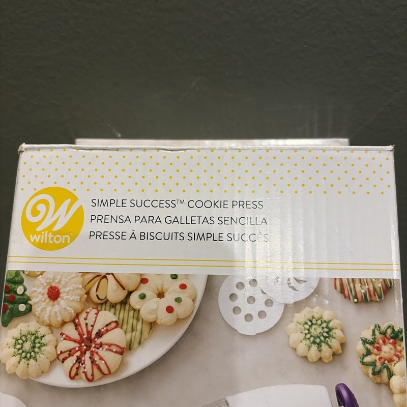 Wilton Cookie Press Ergonomic Handle 12 discs Snowman ChristmasTree Heart Wreath gallery