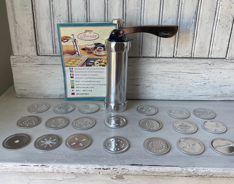 Shule Cookie Press w/20 Discs Cookies/Spritz/Biscuits Multi￼Languages￼ & Recipes