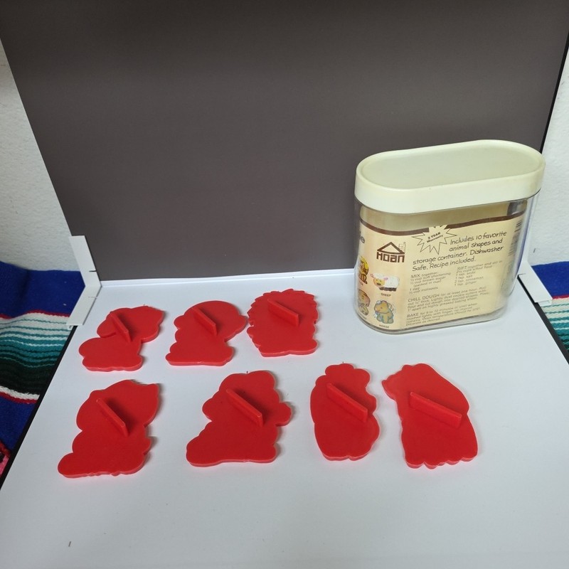 Vintage HOAN 8 Piece Animal Cookie Cutter Set w/ Storage Container & Recipe gallery