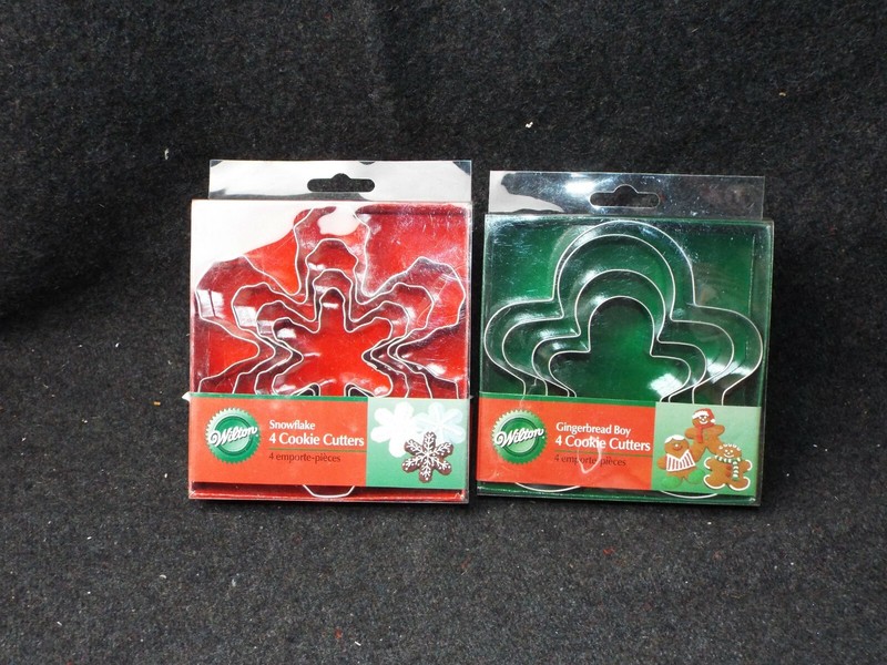 Wilton Holiday Snowflake Cookie Cutters and Gingerbread Boy Metal 4 per box NIB