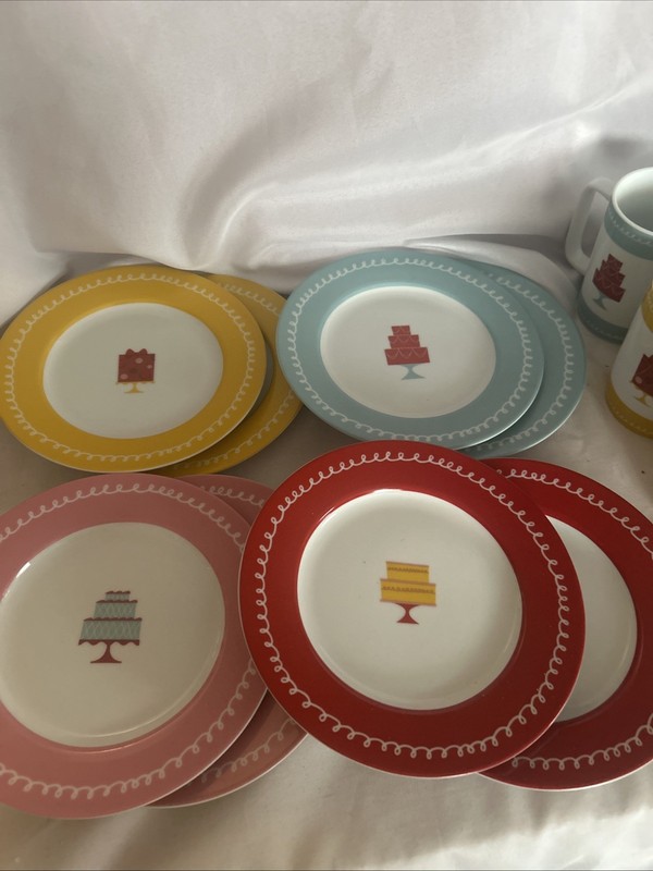 Cake Boss Plate And Cup Set, 15 Pieces gallery