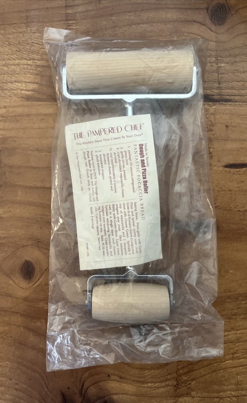 Pampered Chef 1480 Wood Dough and Pizza Roller Original Style NEW OLD STOCK