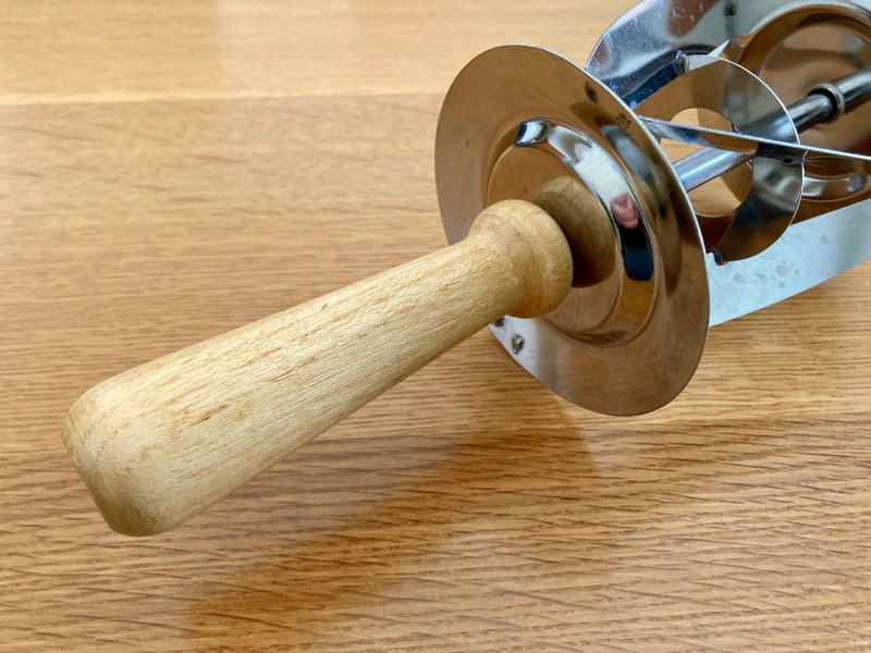 Rolling Croissant Cutter - Wood Handle - Cuts Triangle Dough Pastry gallery