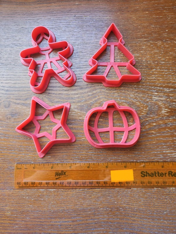 Lot of 4 Holiday Cookie Cutters Christmas Tree Star Gingerbread Man Pumpkin Red gallery
