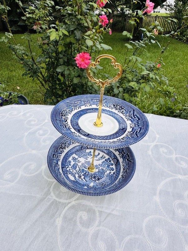 2-Tier Cake/Dessert Stand Blue willow pattern w/ Gold Tone Handle gallery
