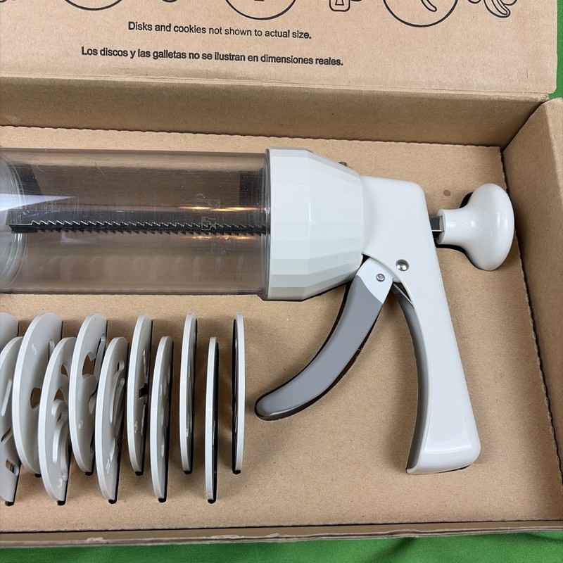Pampered Chef 1 Cookie Press 1525 Pastry 15 Molds Retired Barrel Size 7”x3” diam gallery