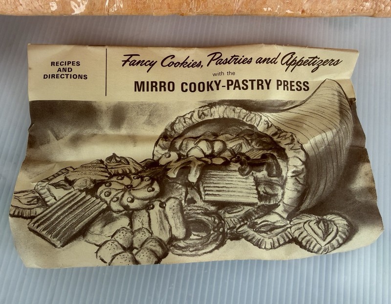 VTG Copper Mirro Cookie Pastry Press Spritz 12 Discs Box 3 Tips M-0358-22 Cooky gallery