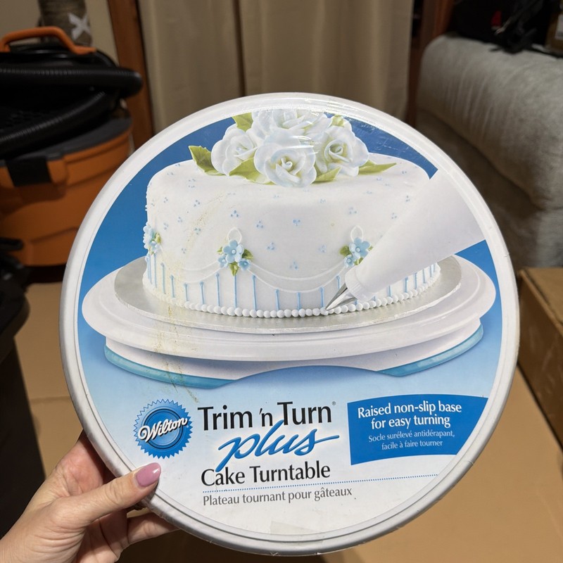 Wilton Trim ‘n Turn Plus Cake Turntable Non Slip Base 307-303 Cake Decor NEW