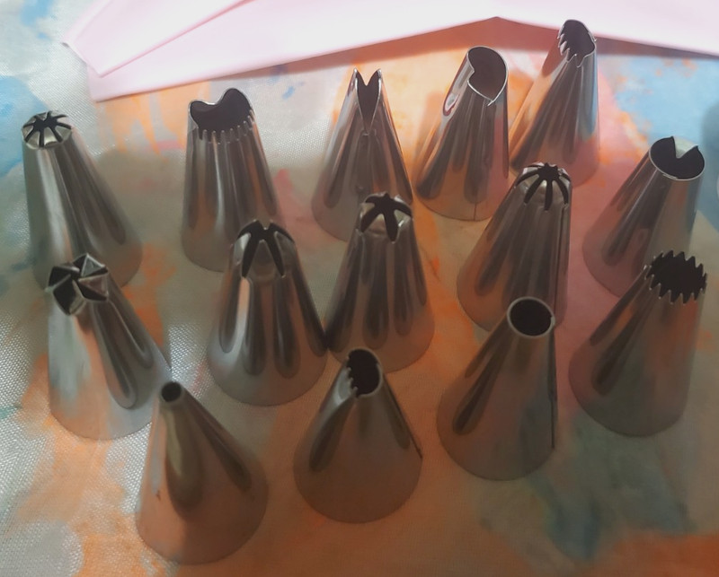 Cookie Cake Decorating Tools: Piping Tips + Icing Bags + Spatulas ~ 21 Pcs gallery